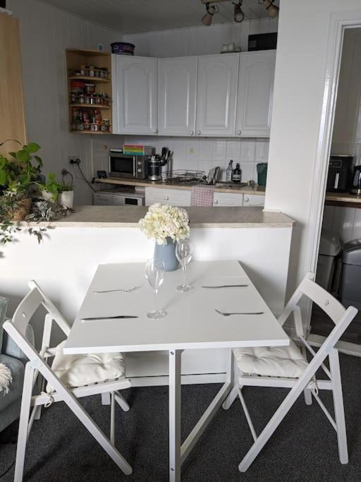 Peaceful Oasis By The Sea Apartment เอดินบะระ ภายนอก รูปภาพ